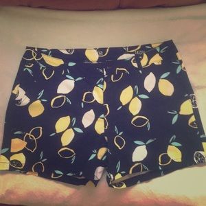 a.n.a. Twill Shorts with lemon print